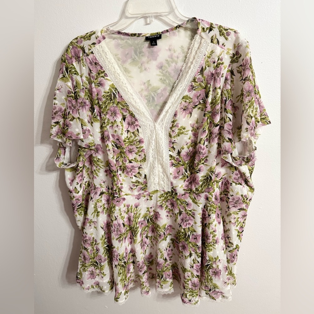 Torrid floral clip dot flutter sleeve babydoll chiffon lace trim blouse Sz 3x